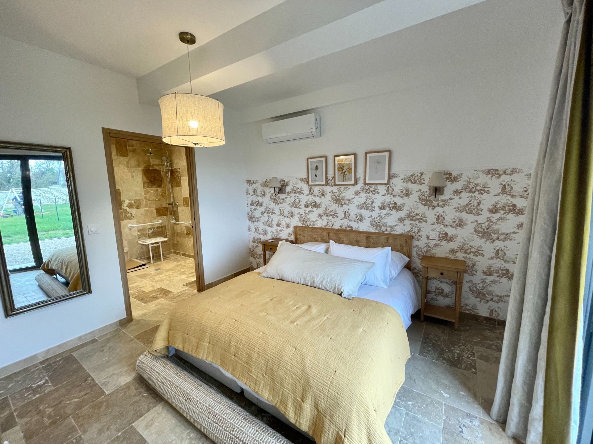 luxury house 5 Rooms for seasonal rent on CRICQUEBOEUF (14113)