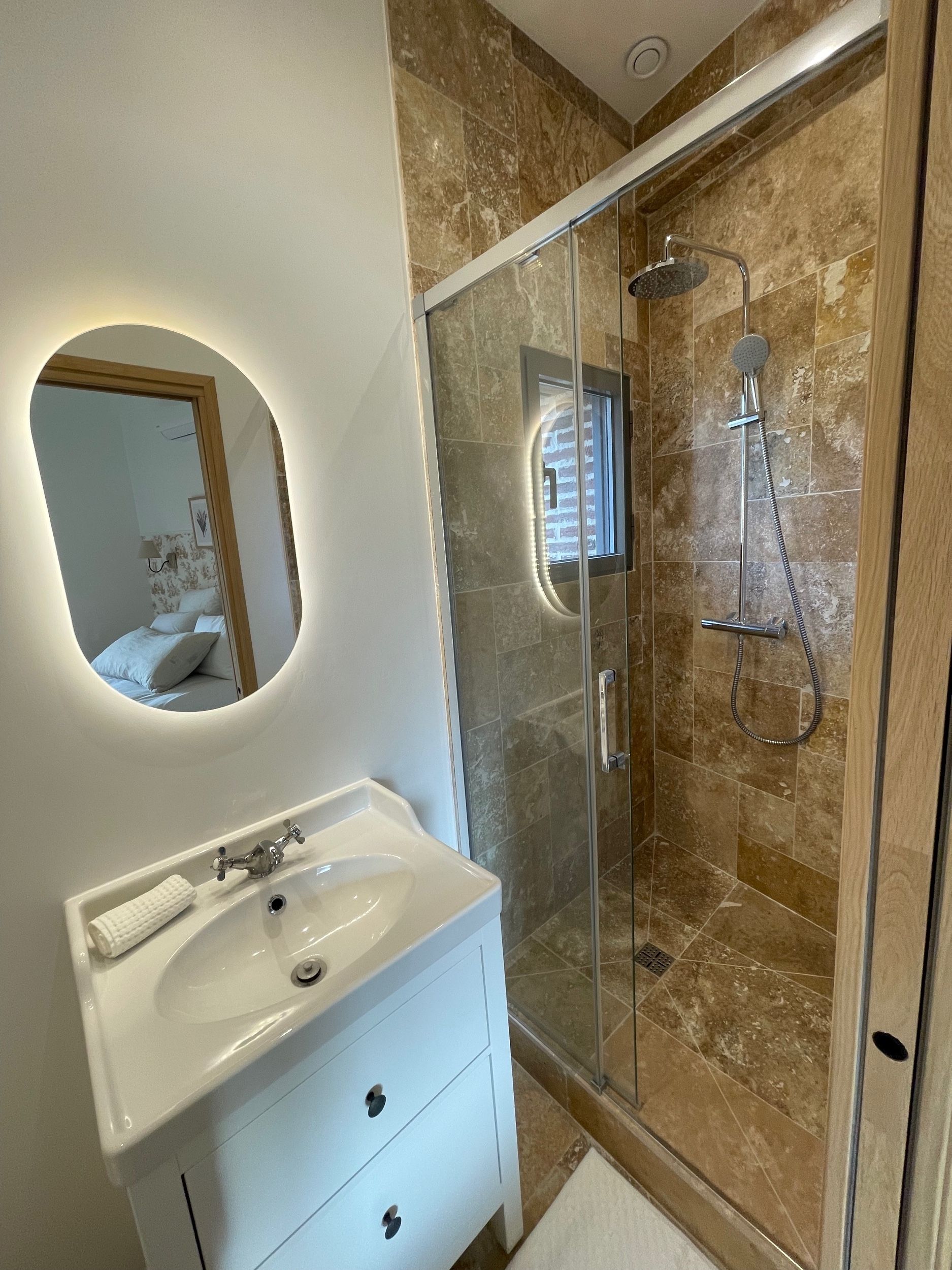 luxury house 5 Rooms for seasonal rent on CRICQUEBOEUF (14113)