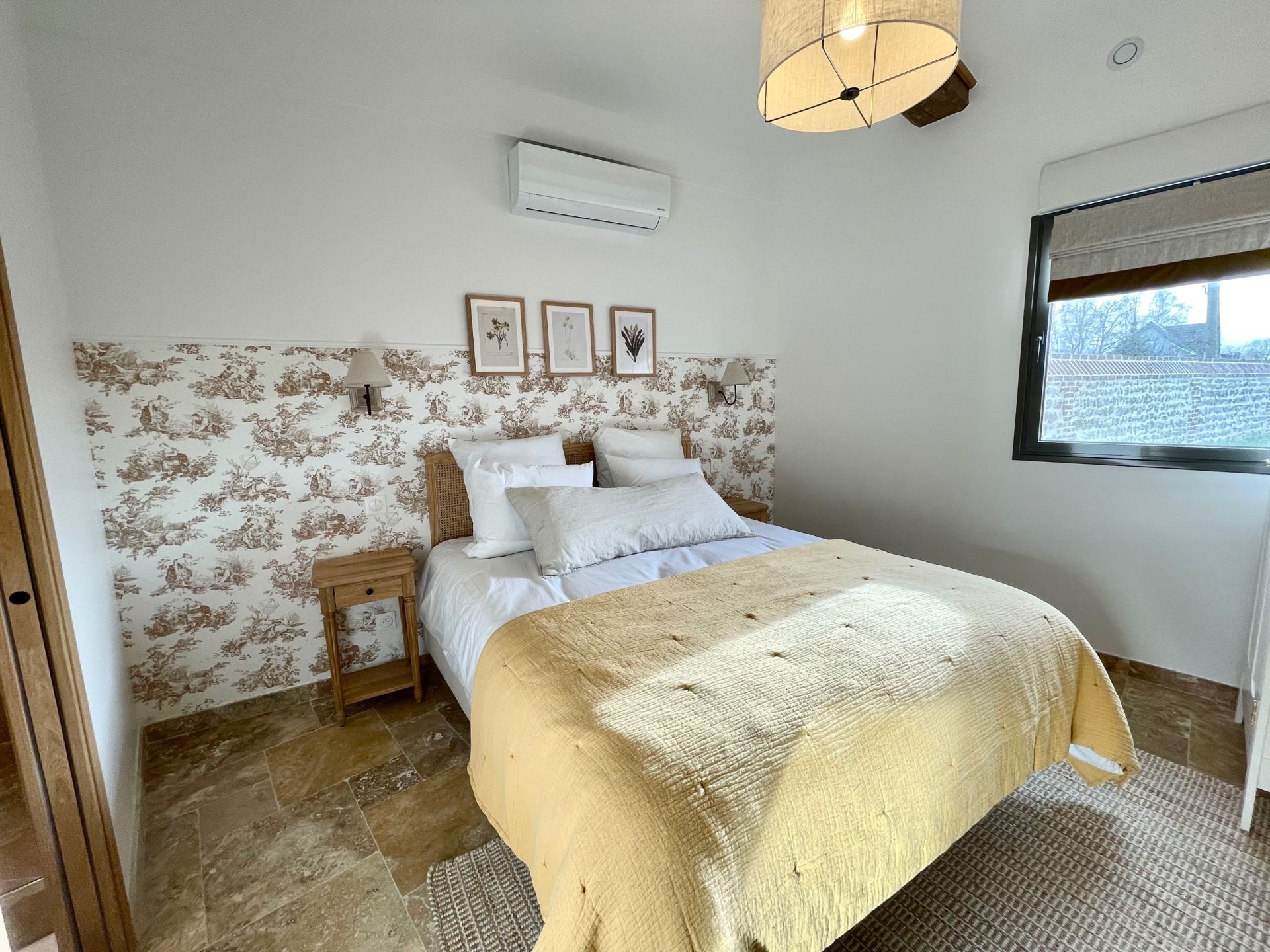 luxury house 5 Rooms for seasonal rent on CRICQUEBOEUF (14113)