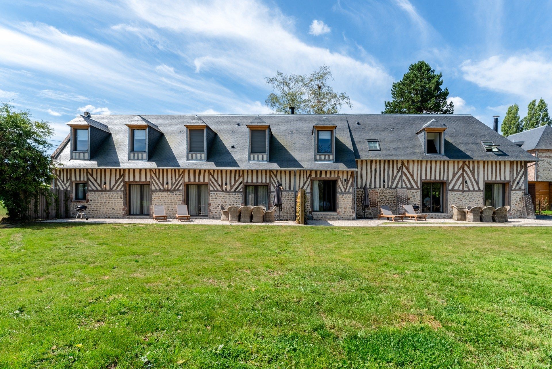 luxury house 32 Rooms for seasonal rent on CRICQUEBOEUF (14113)