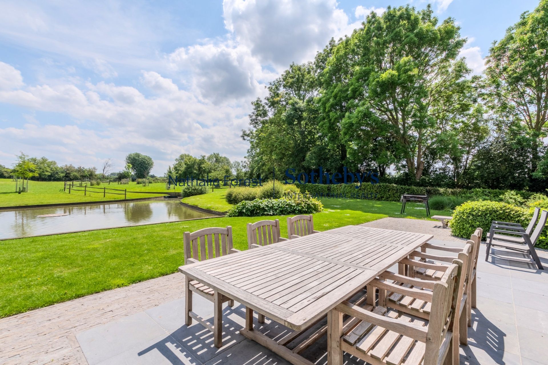 luxury house 13 Rooms for sale on LINSELLES (59126)