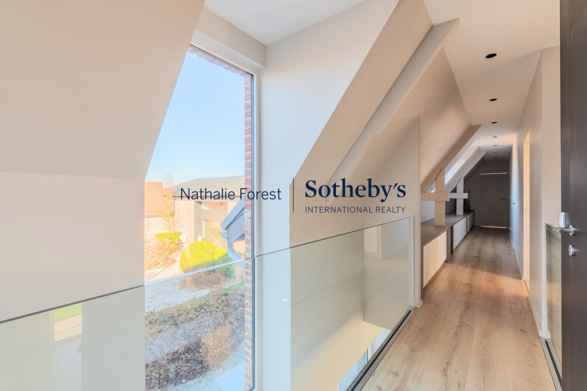 luxury house 13 Rooms for sale on LINSELLES (59126)