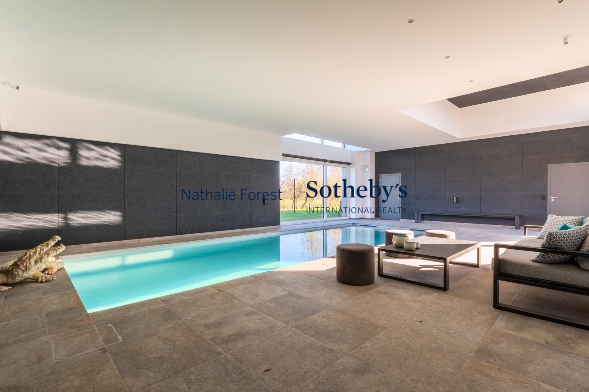 luxury house 13 Rooms for sale on LINSELLES (59126)