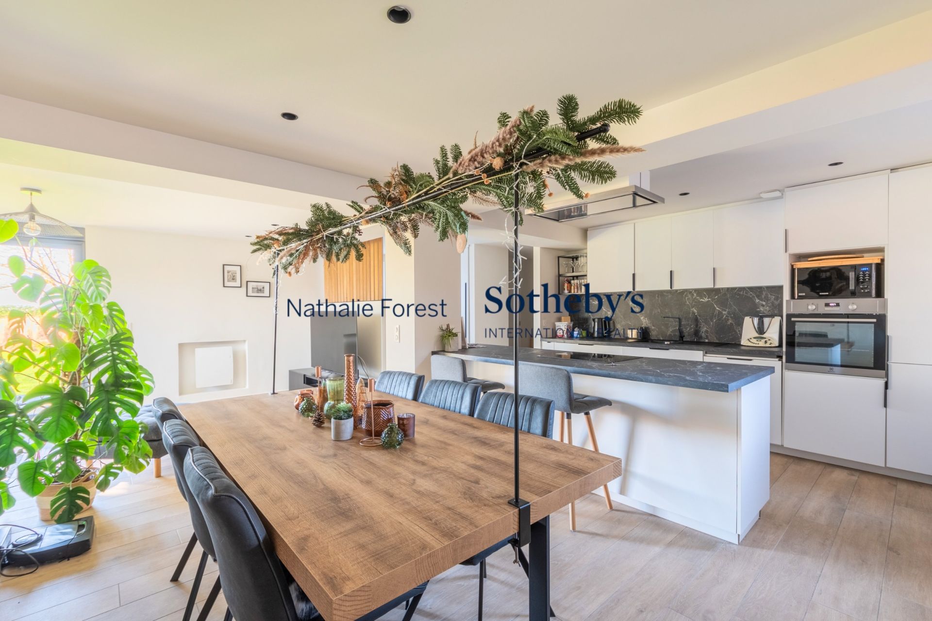 luxury house 13 Rooms for sale on LINSELLES (59126)