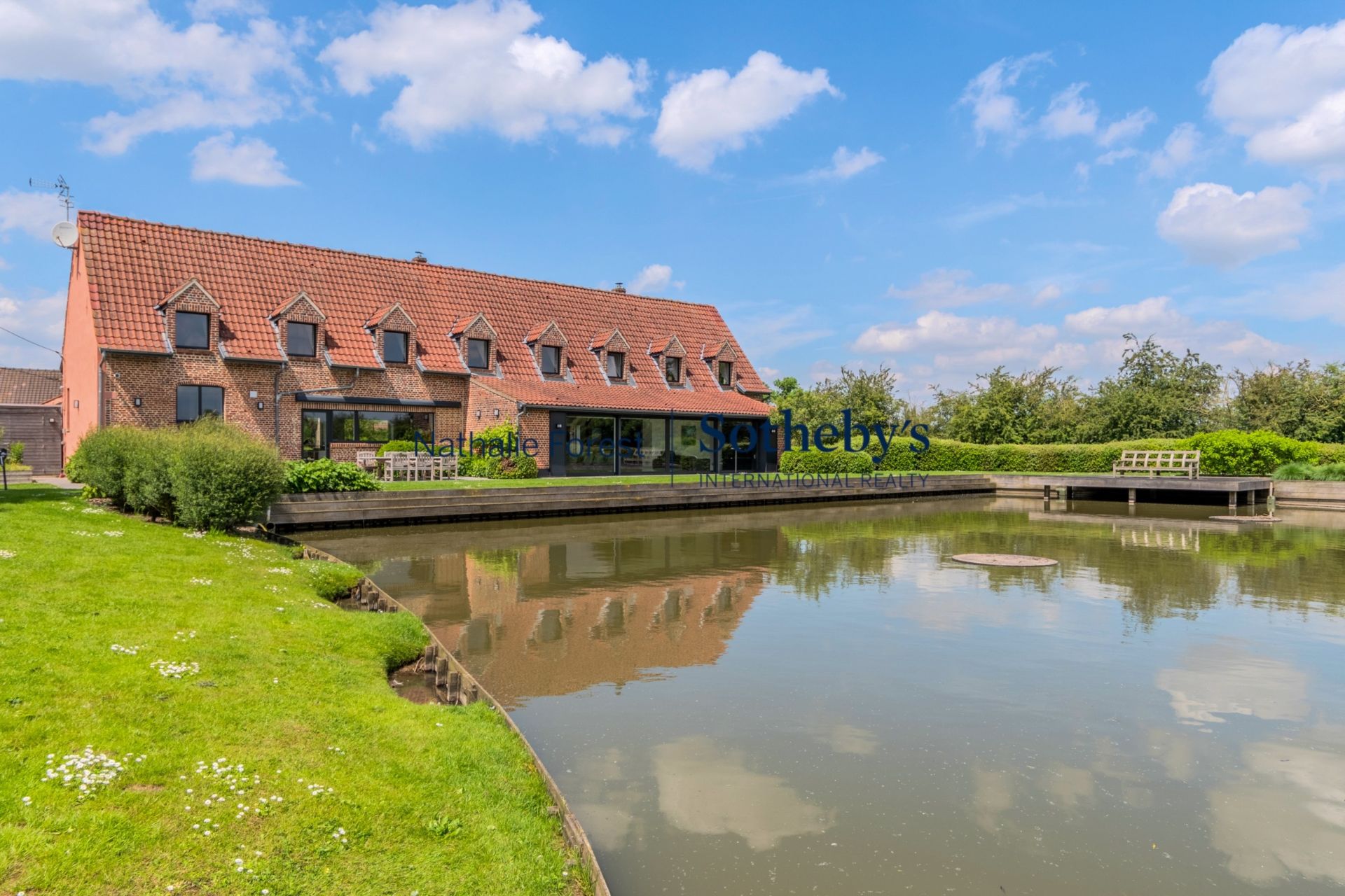 luxury house 13 Rooms for sale on LINSELLES (59126)