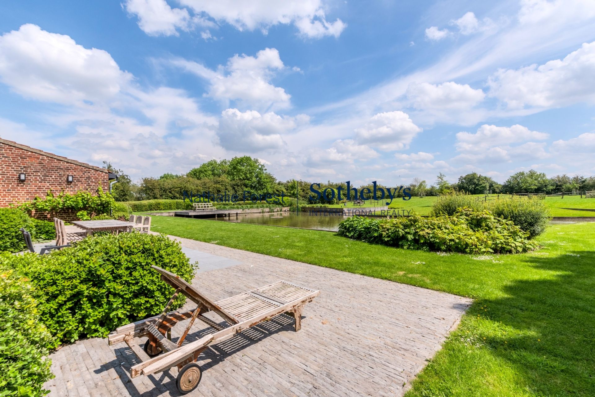 luxury house 13 Rooms for sale on LINSELLES (59126)