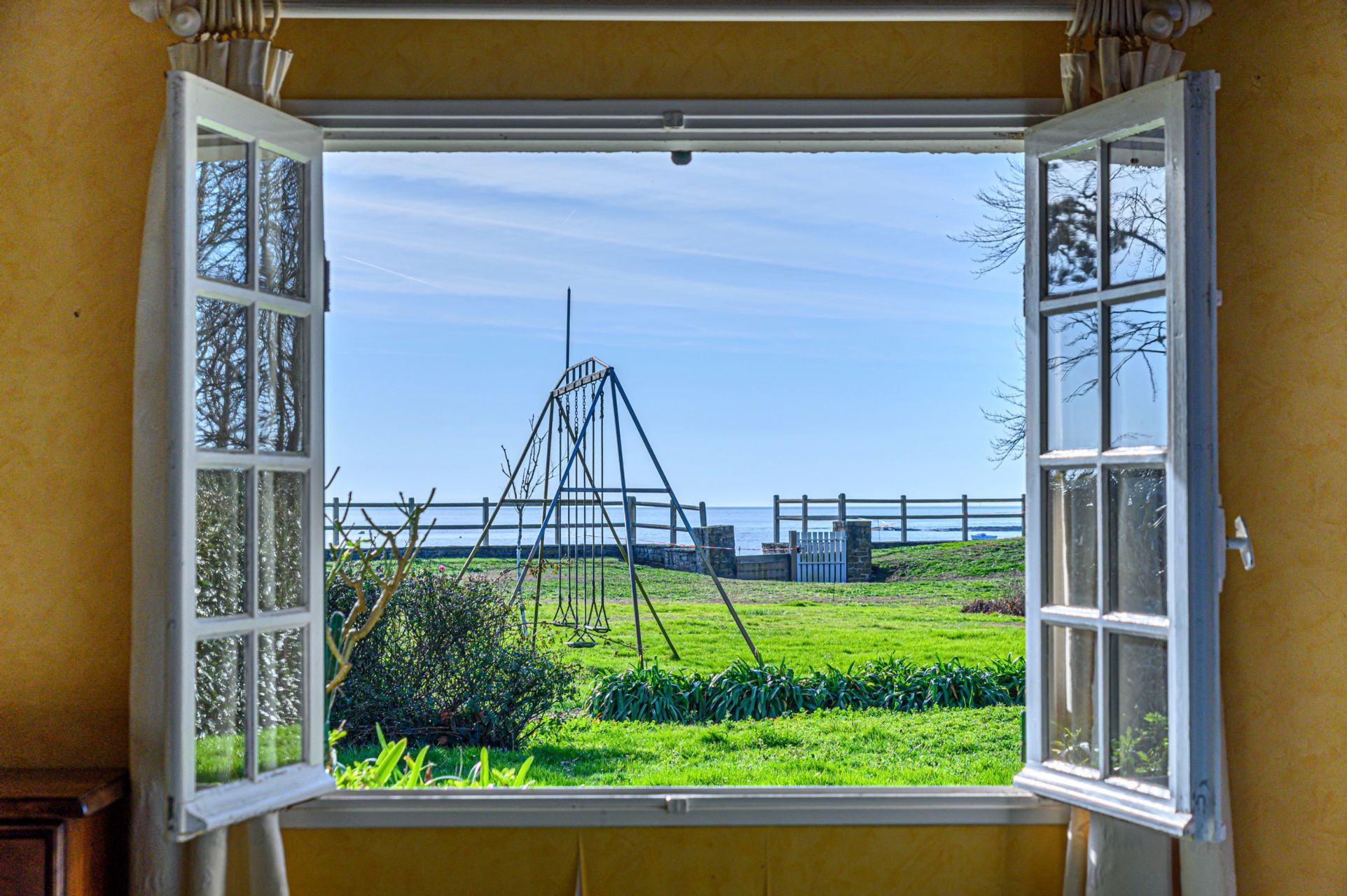 luxury house 8 Rooms for sale on SARZEAU (56370)