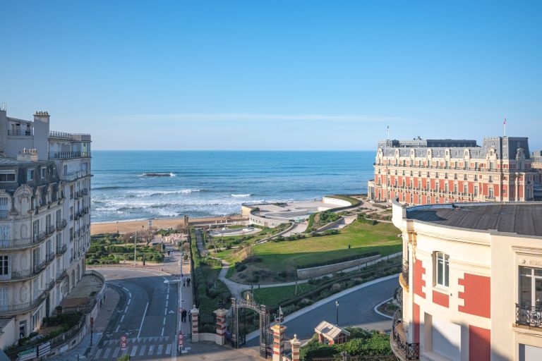luxury apartment 4 Rooms for sale on BIARRITZ (64200)