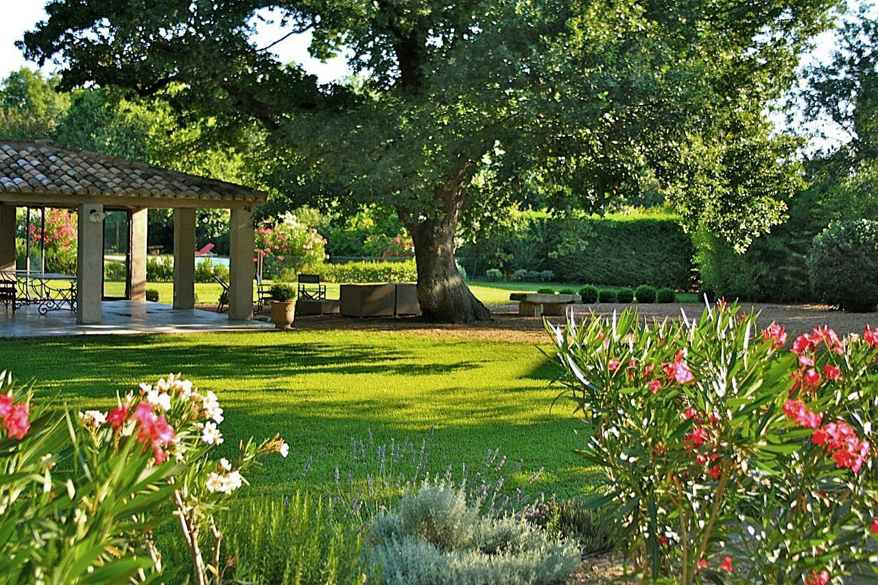 propriété de luxe 10 Pièces en location saisonnière sur ST ETIENNE DU GRES (13103)