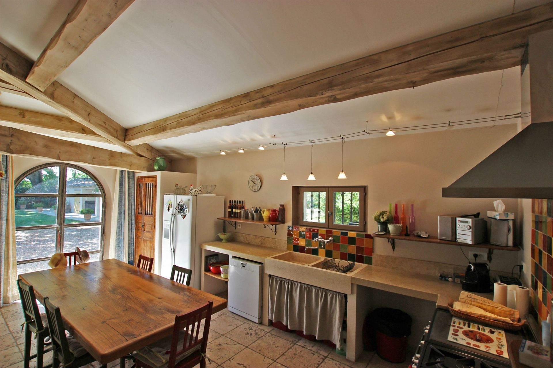 luxury property 10 Rooms for seasonal rent on ST ETIENNE DU GRES (13103)