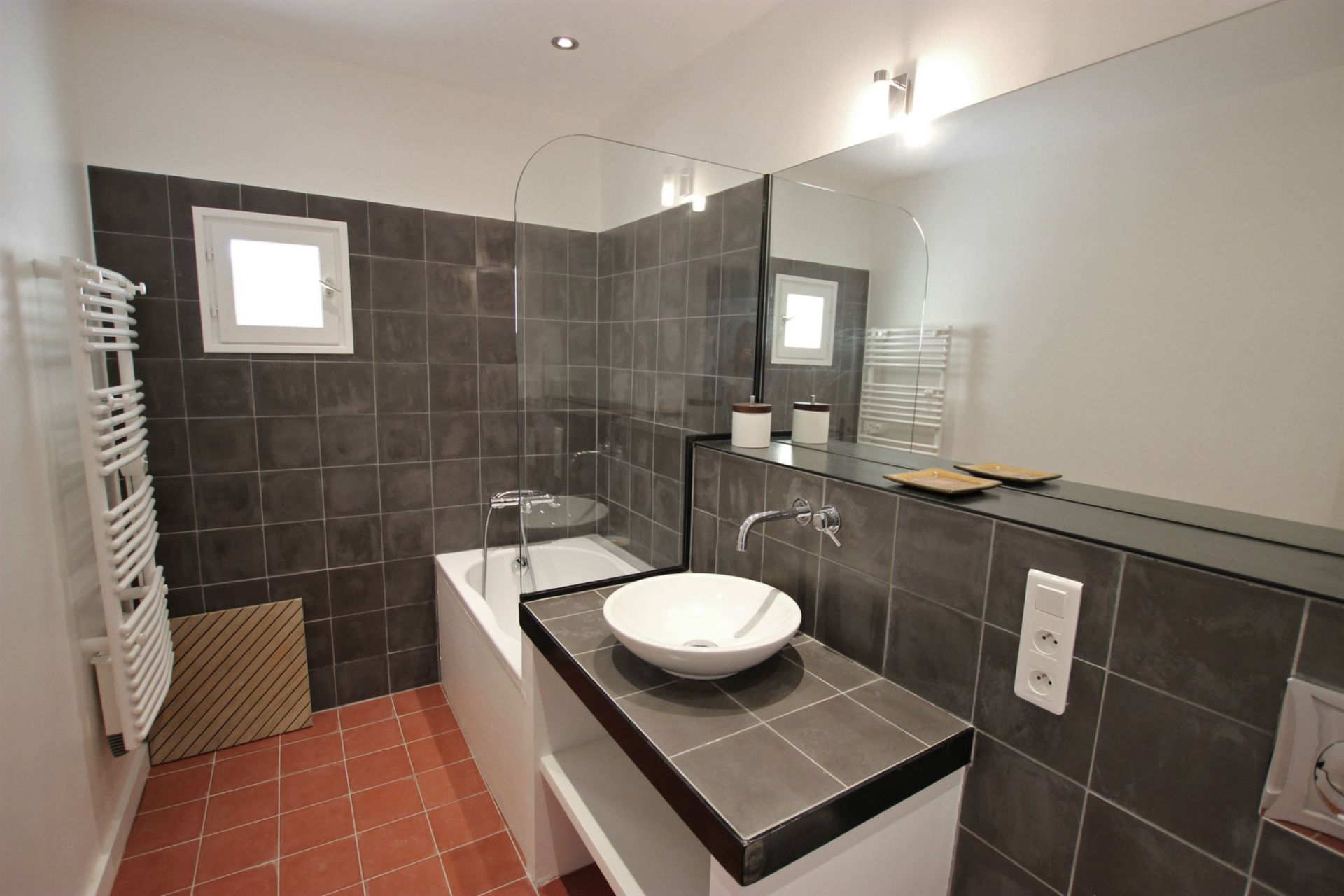luxury property 10 Rooms for seasonal rent on ST ETIENNE DU GRES (13103)