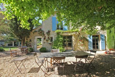 Rental Luxury property Saint-Étienne-du-Grès 10&nbsp;Rooms 400&nbsp;m²
