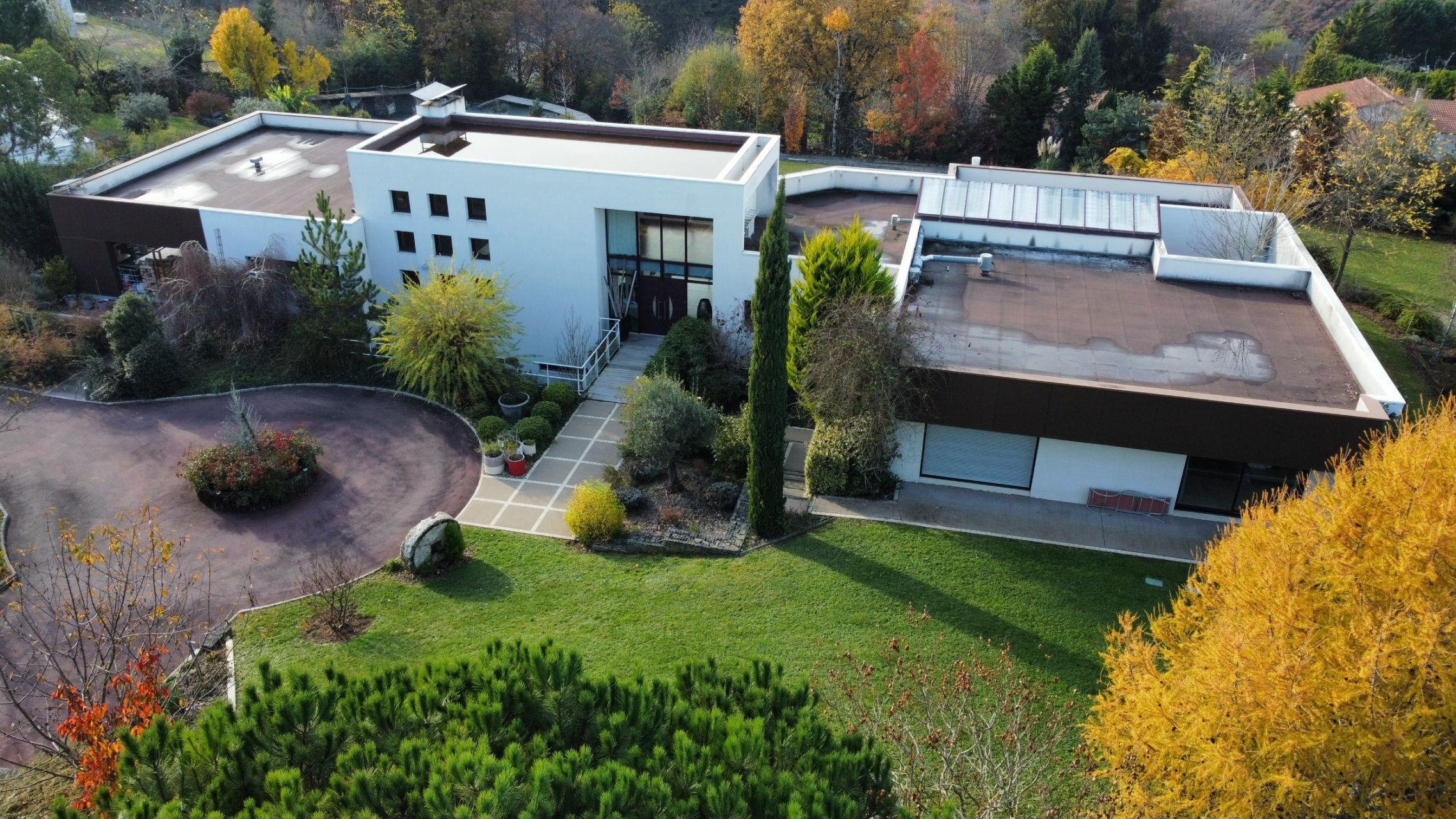 luxury house 14 Rooms for sale on PERIGUEUX (24000)