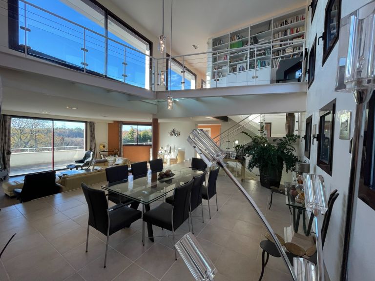 luxury house 14 Rooms for sale on PERIGUEUX (24000)