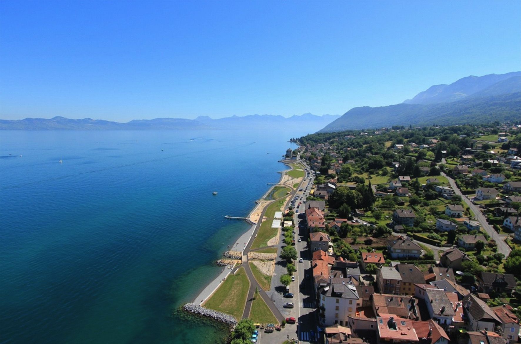 luxury apartment 4 Rooms for sale on NEUVECELLE (74500)