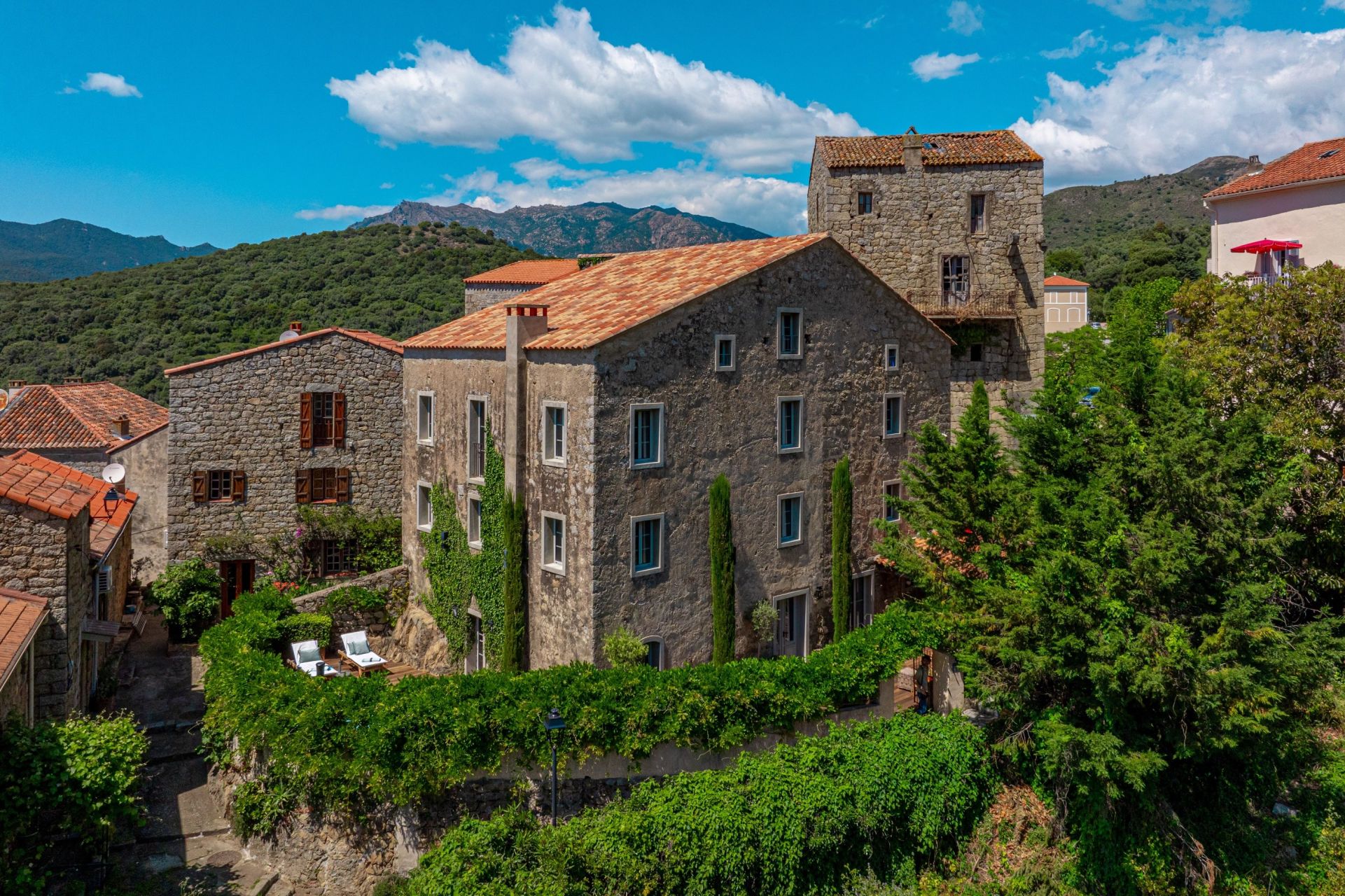 luxury house 12 Rooms for sale on PROPRIANO (20110)