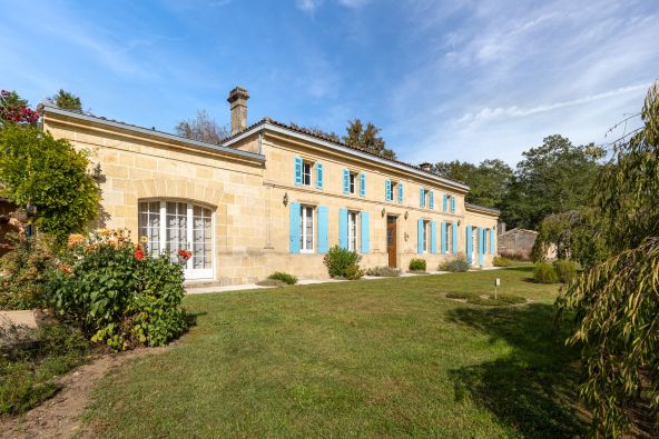 luxury house 10 Rooms for sale on BORDEAUX (33000)