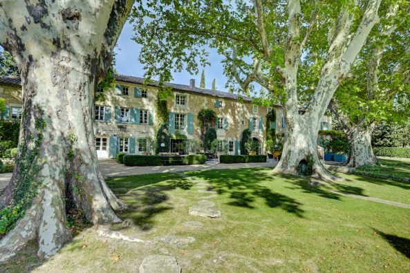 luxury house 15 Rooms for sale on ST REMY DE PROVENCE (13210)