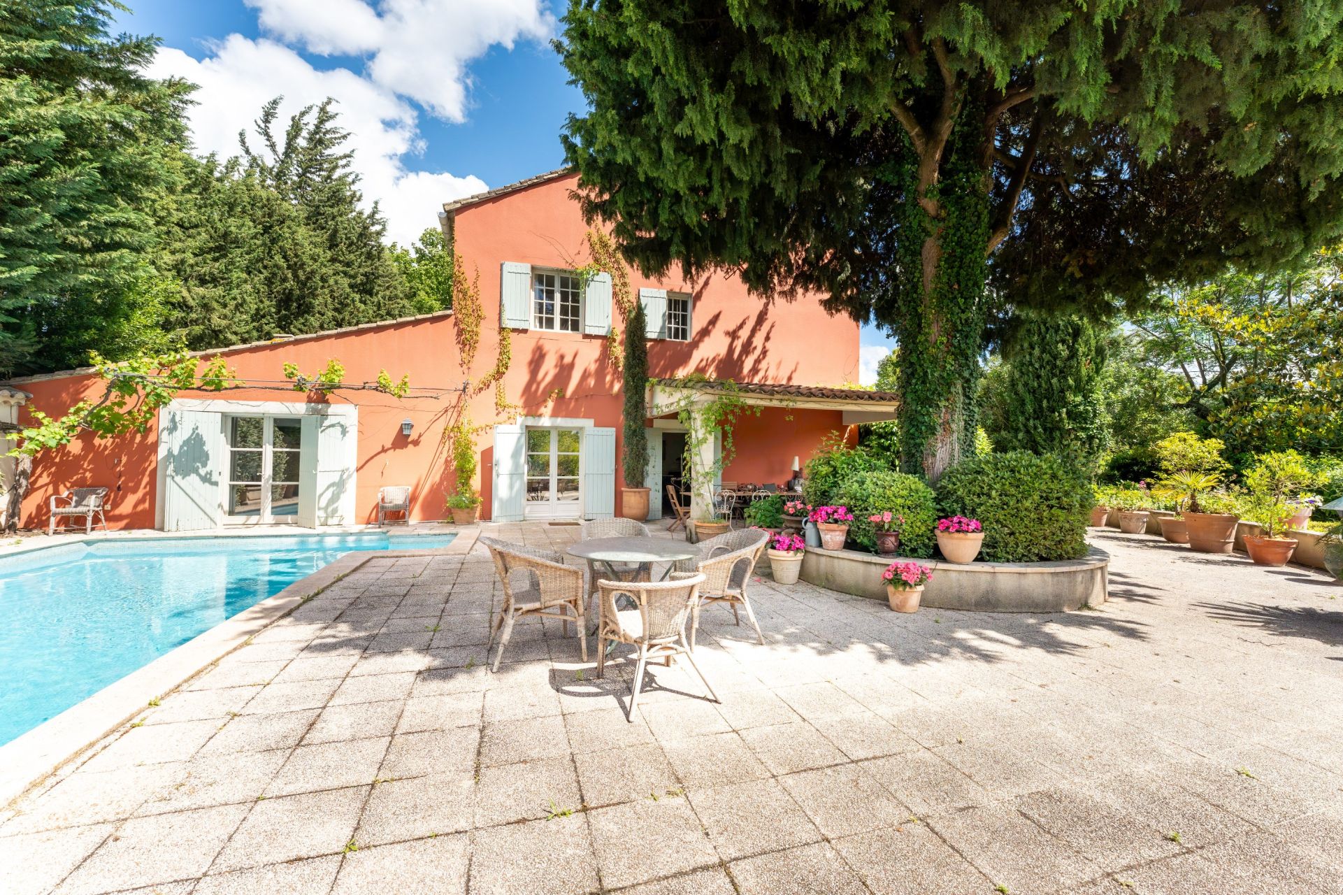 luxury house 8 Rooms for sale on MAILLANE (13910)
