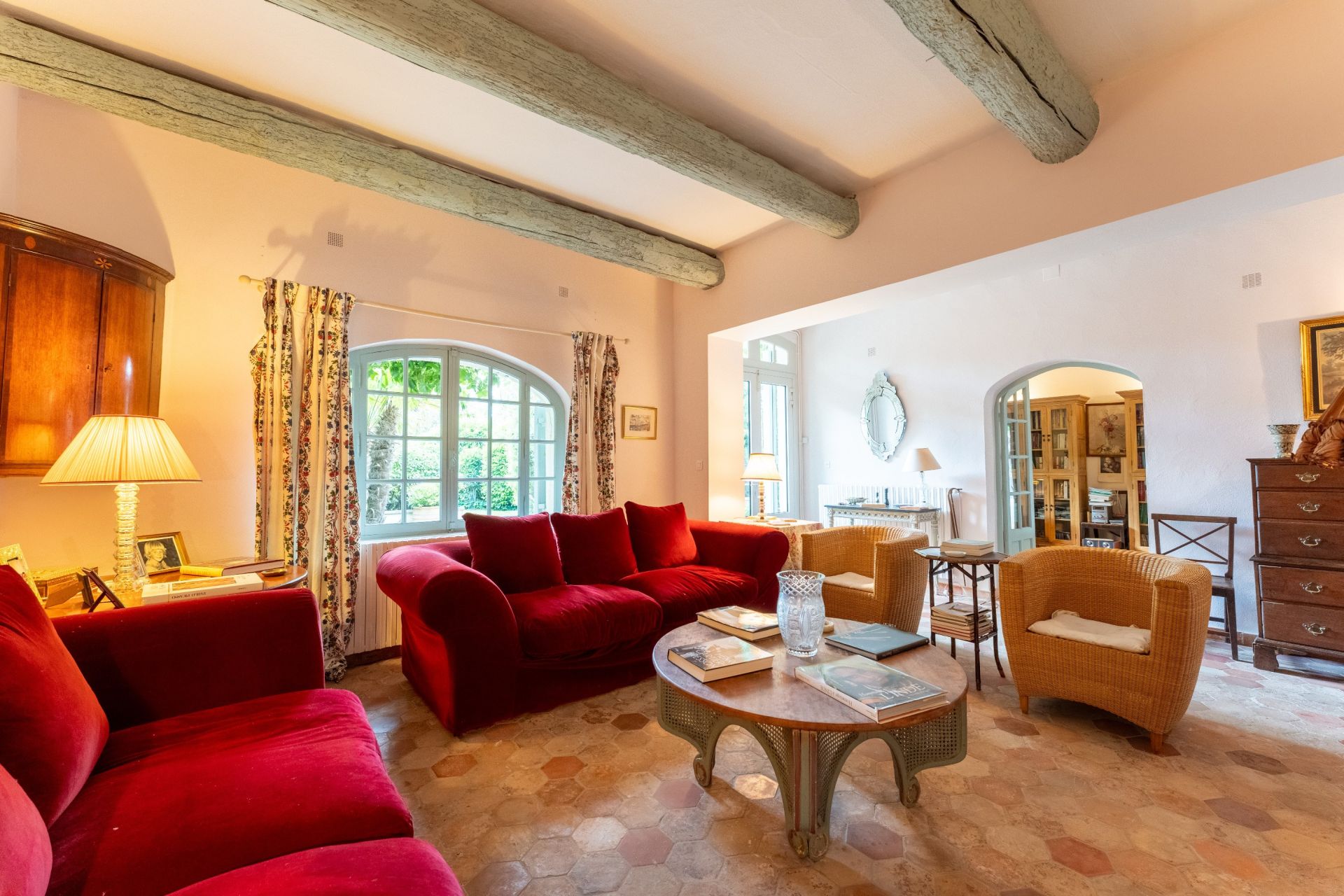 luxury house 8 Rooms for sale on MAILLANE (13910)