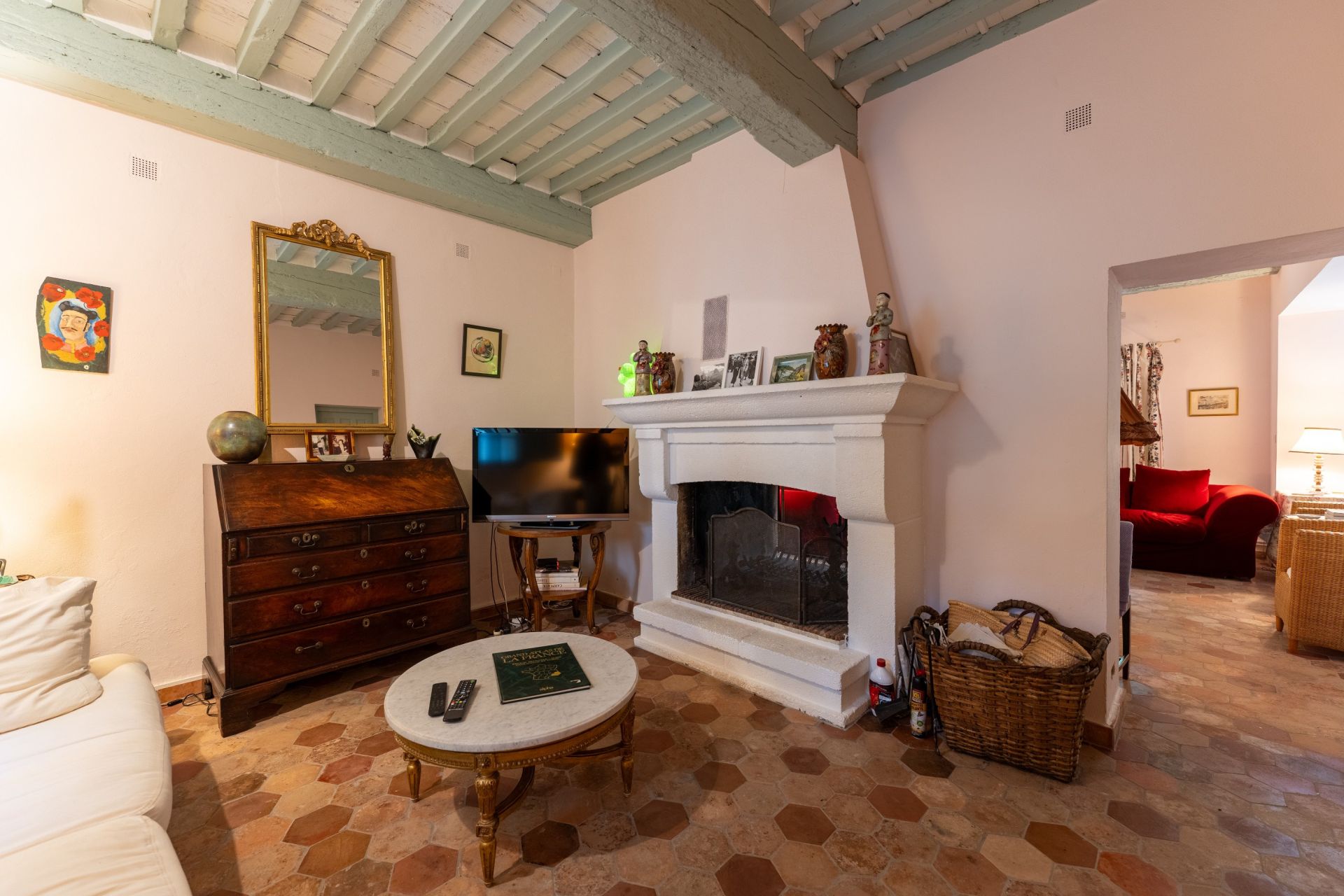 luxury house 8 Rooms for sale on MAILLANE (13910)