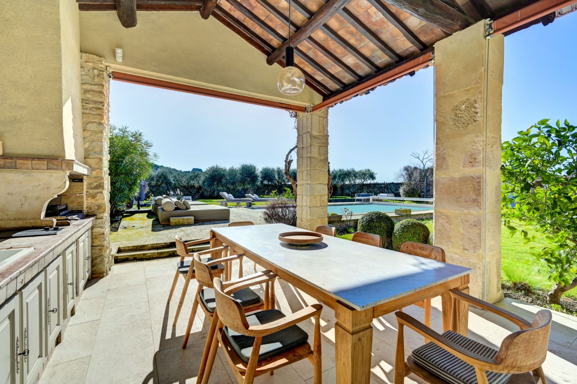 mas 6 Rooms for seasonal rent on BOULBON (13150)