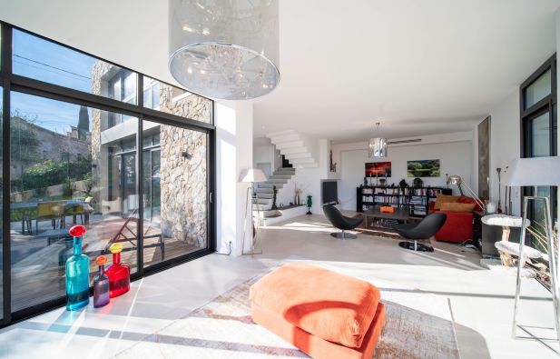 contemporary house 5 Rooms for sale on GRASSE (06130)