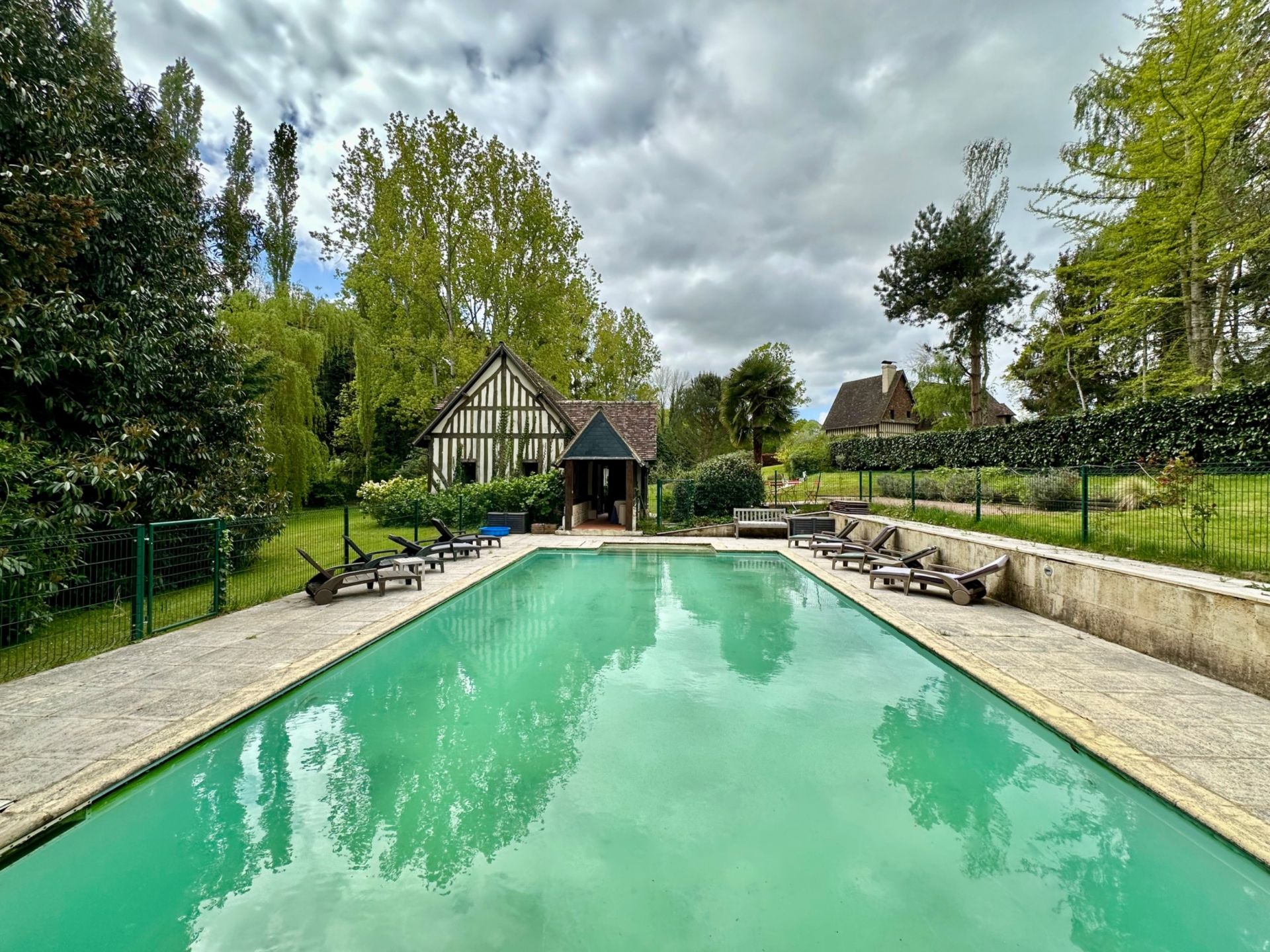 maison de luxe 12 Pièces en location saisonnière sur TOURGEVILLE (14800)