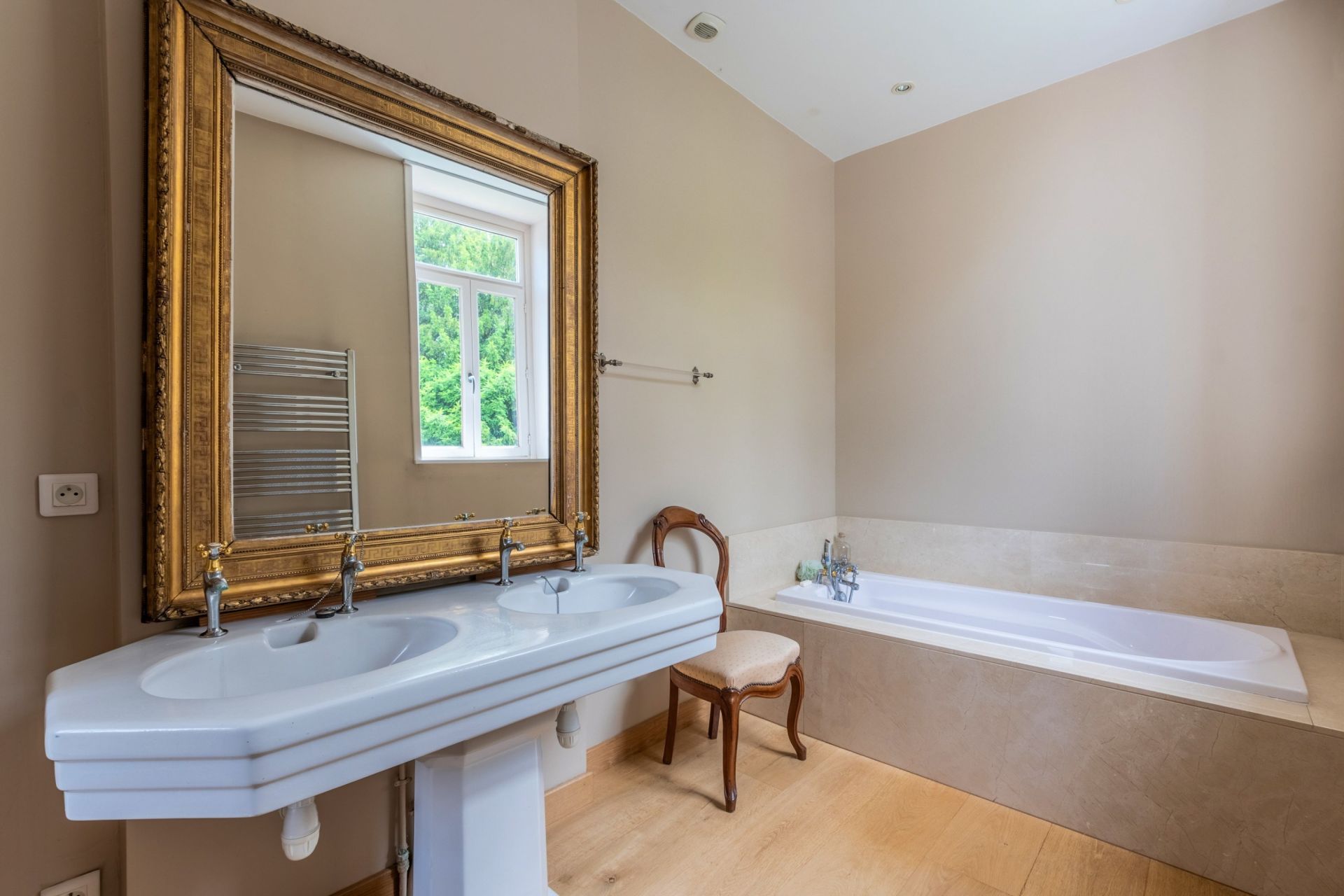 luxury house 8 Rooms for sale on ESCOBECQUES (59320)