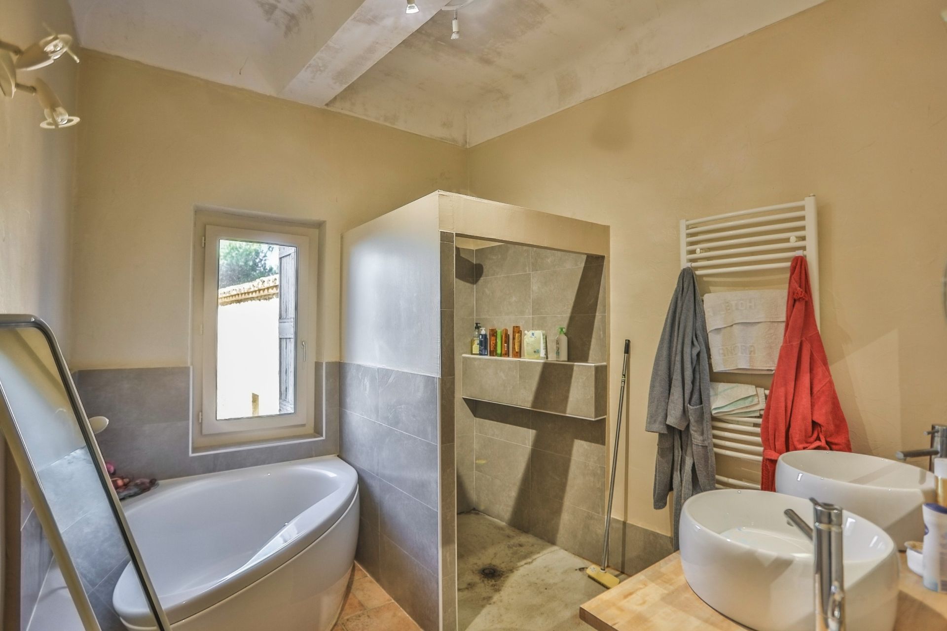 luxury house 21 Rooms for sale on ST SATURNIN LES APT (84490)