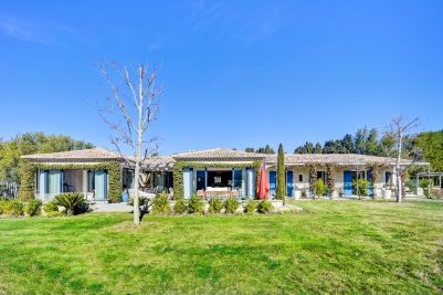 Rental Luxury house Saint-Rémy-de-Provence 6&nbsp;Rooms 270&nbsp;m²