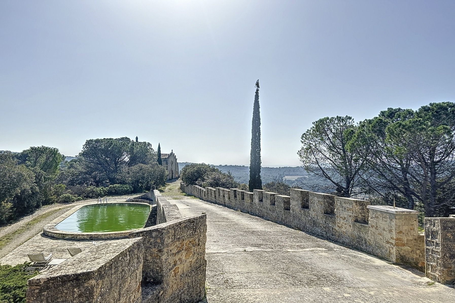 château 9 Pièces en vente sur PONT ST ESPRIT (30130)