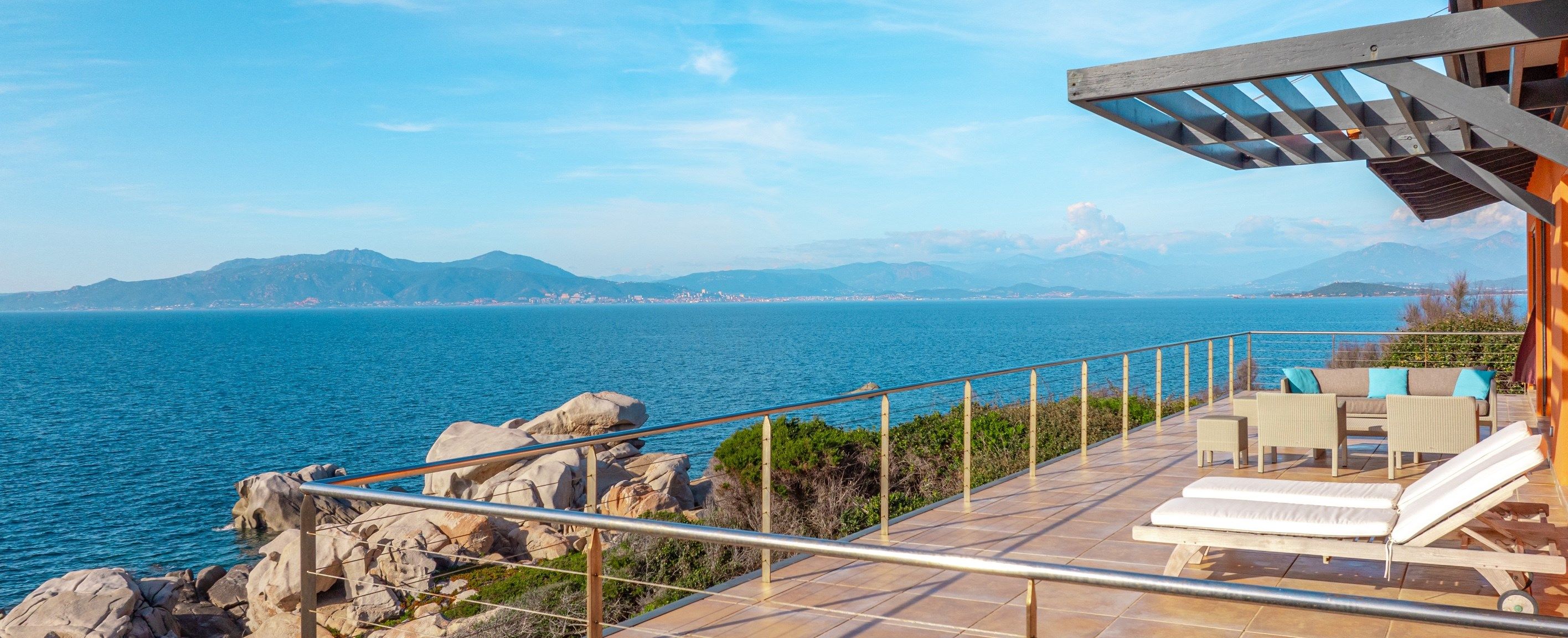 luxury villa 11 Rooms for sale on COTI CHIAVARI (20138)