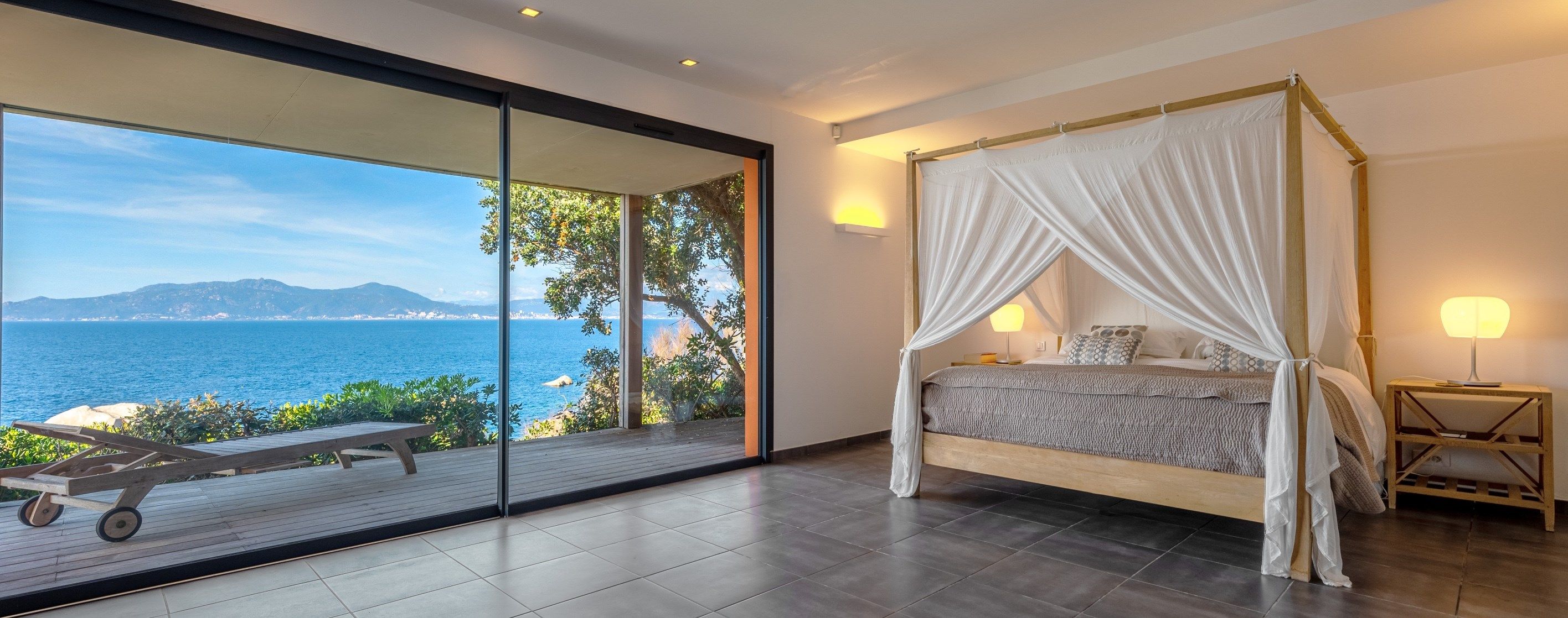 luxury villa 11 Rooms for sale on COTI CHIAVARI (20138)