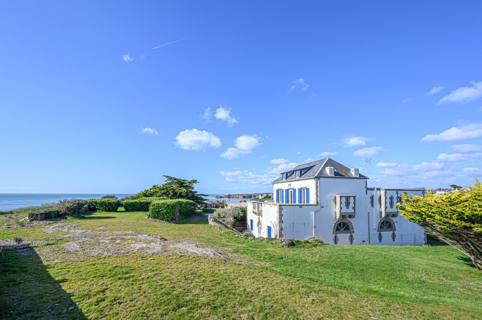 luxury property 12 Rooms for seasonal rent on CLOHARS CARNOET (29360)