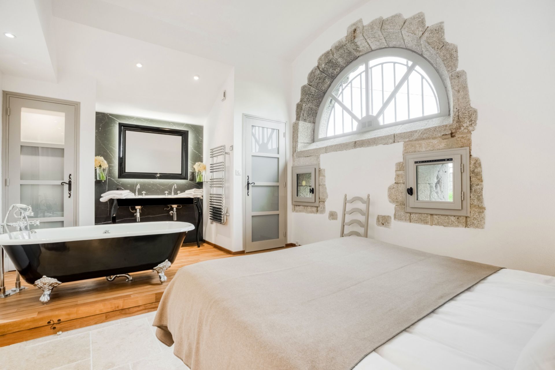 luxury property 12 Rooms for seasonal rent on CLOHARS CARNOET (29360)