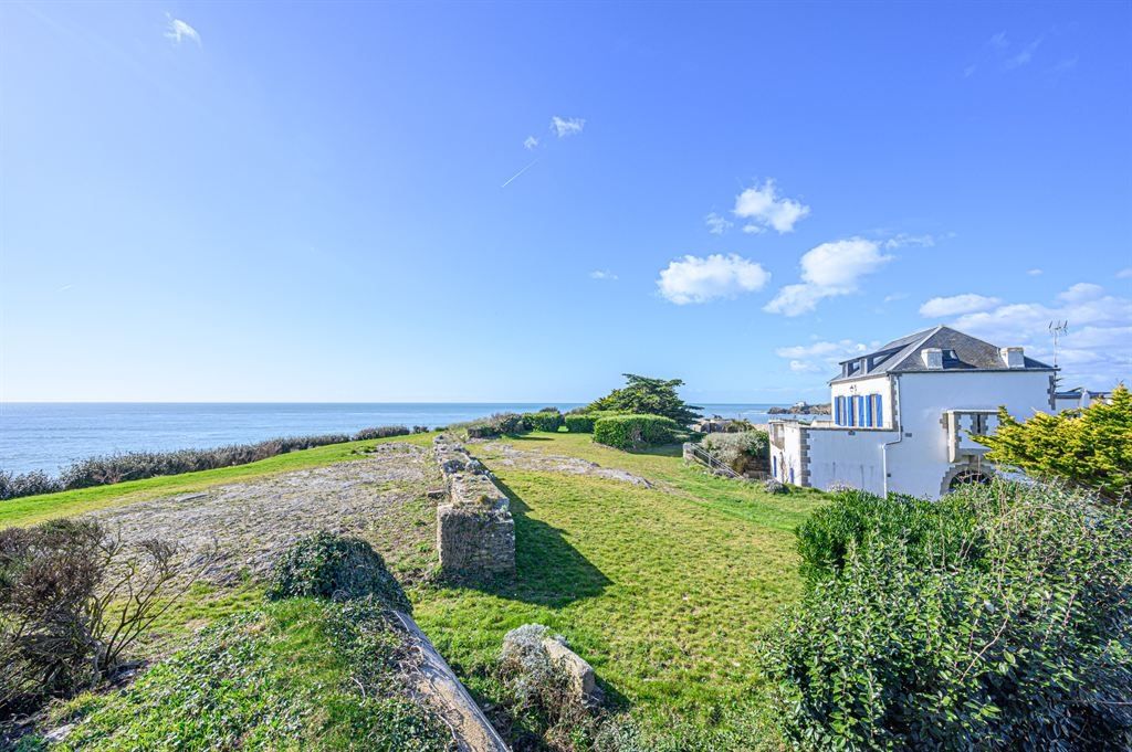 luxury property 12 Rooms for seasonal rent on CLOHARS CARNOET (29360)