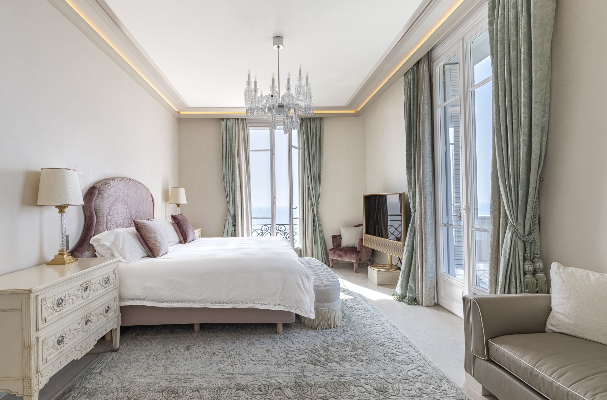 mansion 18 Rooms for sale on CAP D AIL (06320)