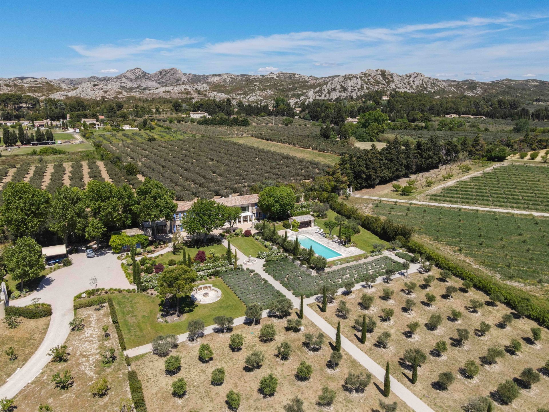 luxury house 8 Rooms for sale on MAUSSANE LES ALPILLES (13520)