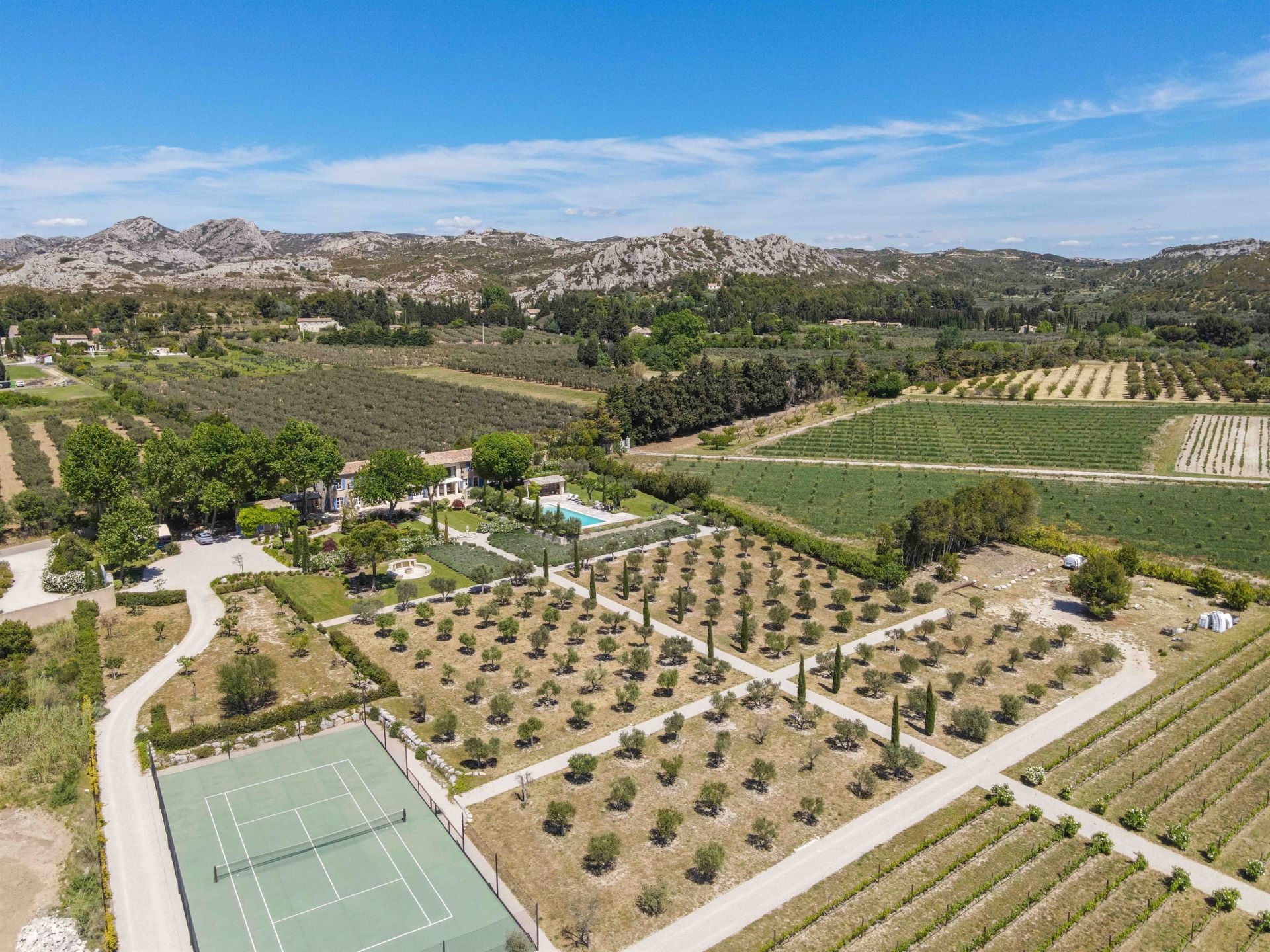 luxury house 8 Rooms for sale on MAUSSANE LES ALPILLES (13520)