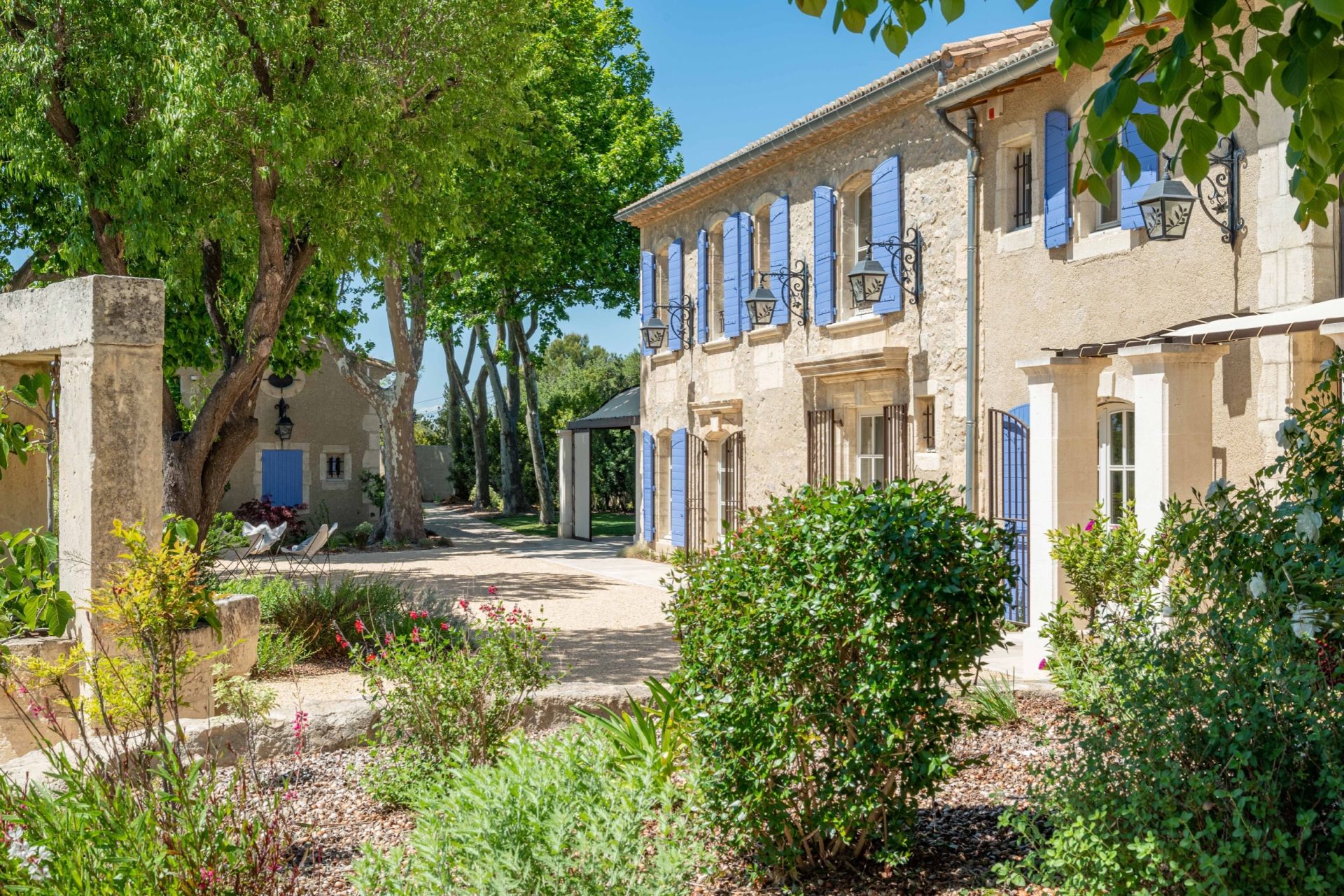 luxury house 8 Rooms for sale on MAUSSANE LES ALPILLES (13520)