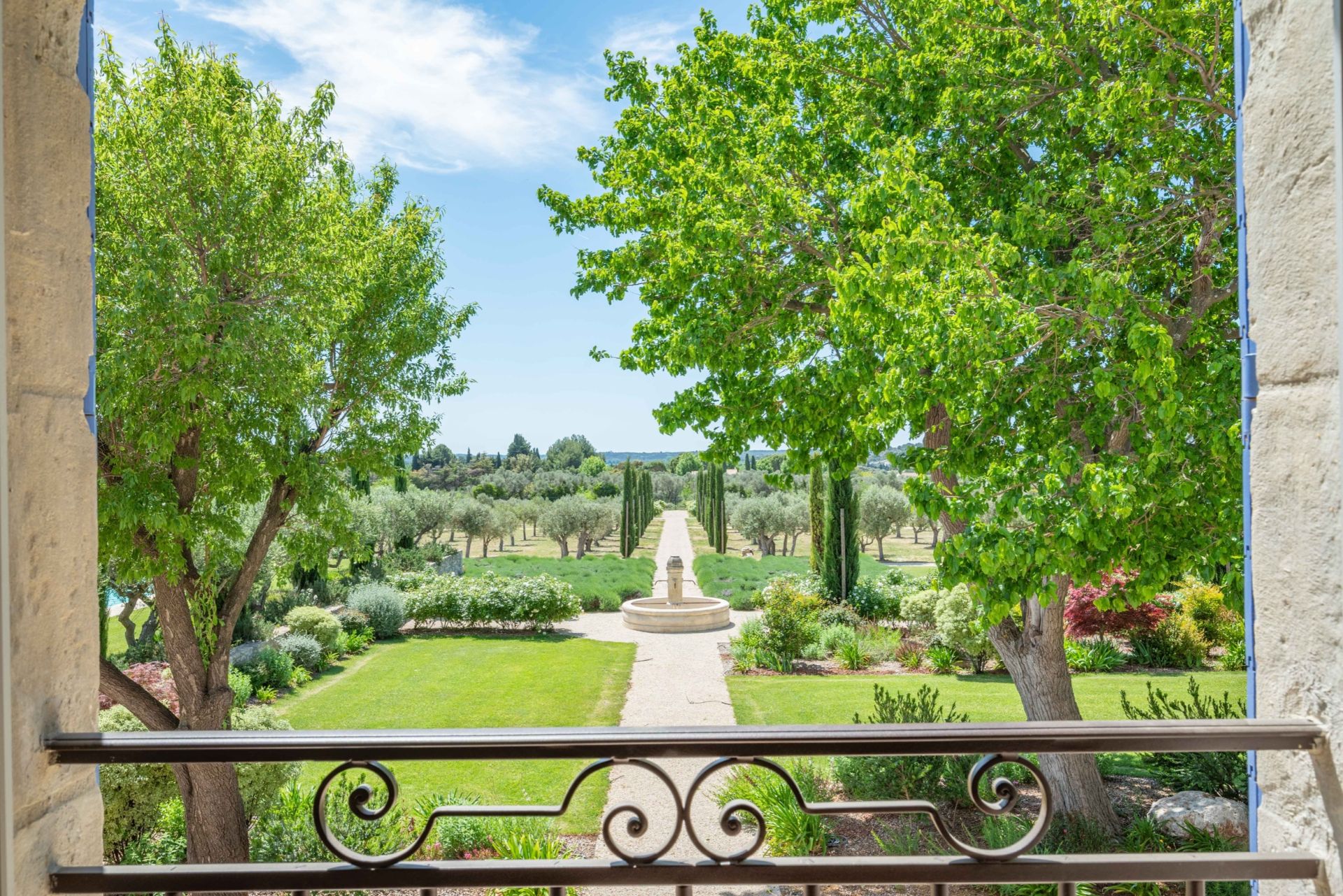 luxury house 8 Rooms for sale on MAUSSANE LES ALPILLES (13520)