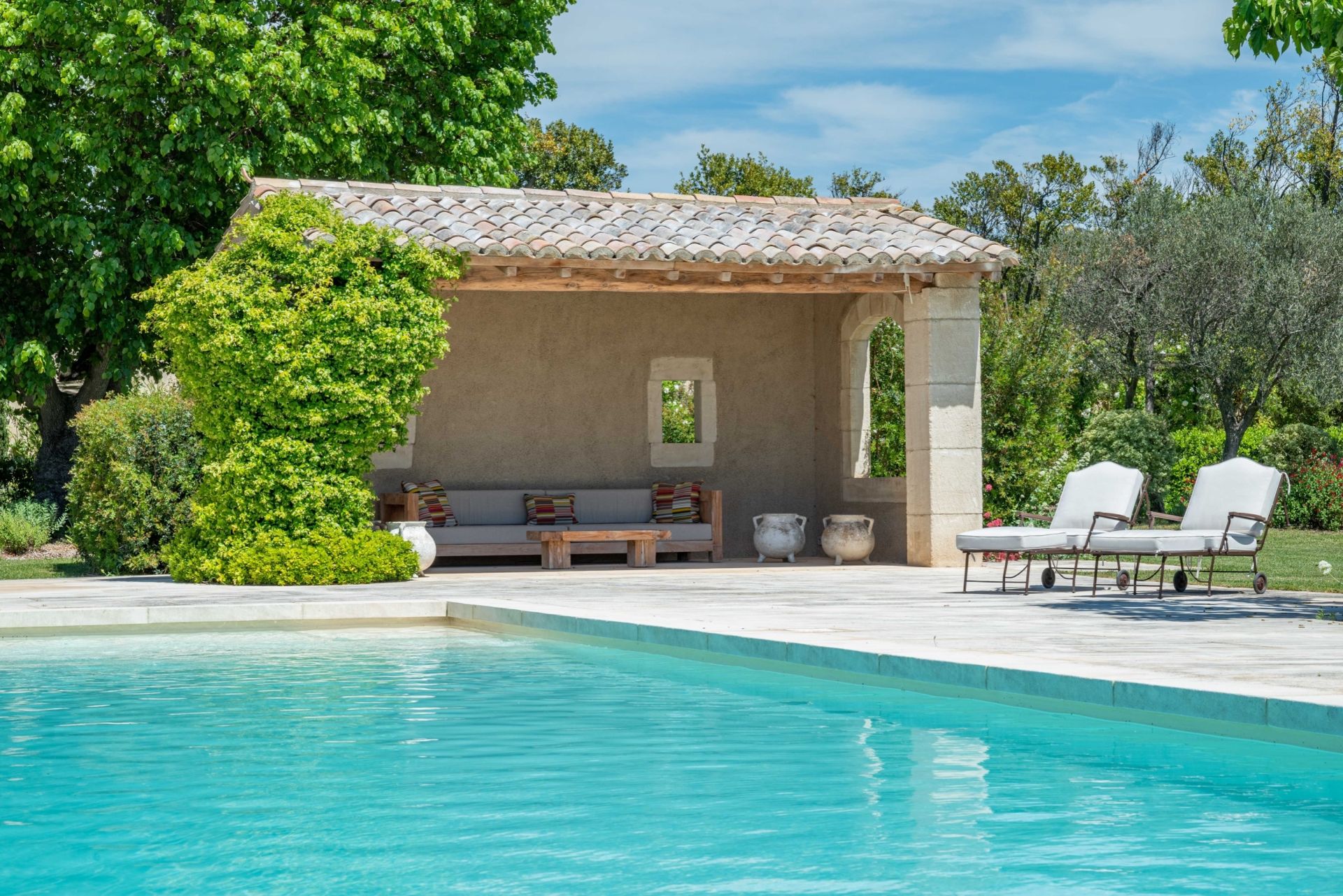 luxury house 8 Rooms for sale on MAUSSANE LES ALPILLES (13520)