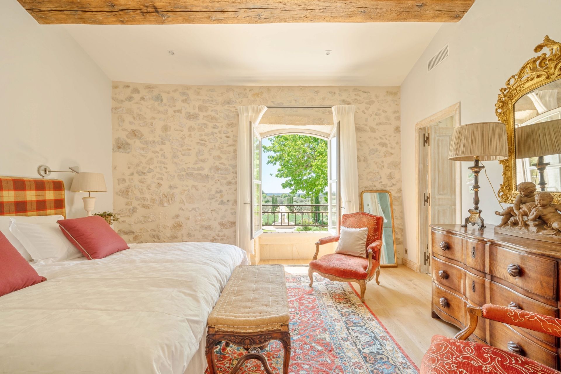 luxury house 8 Rooms for sale on MAUSSANE LES ALPILLES (13520)