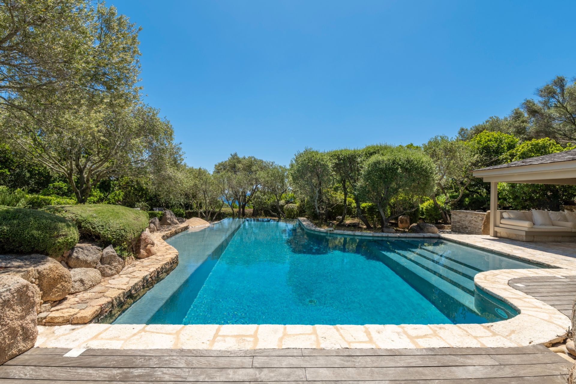 luxury villa 7 Rooms for seasonal rent on BONIFACIO (20169)