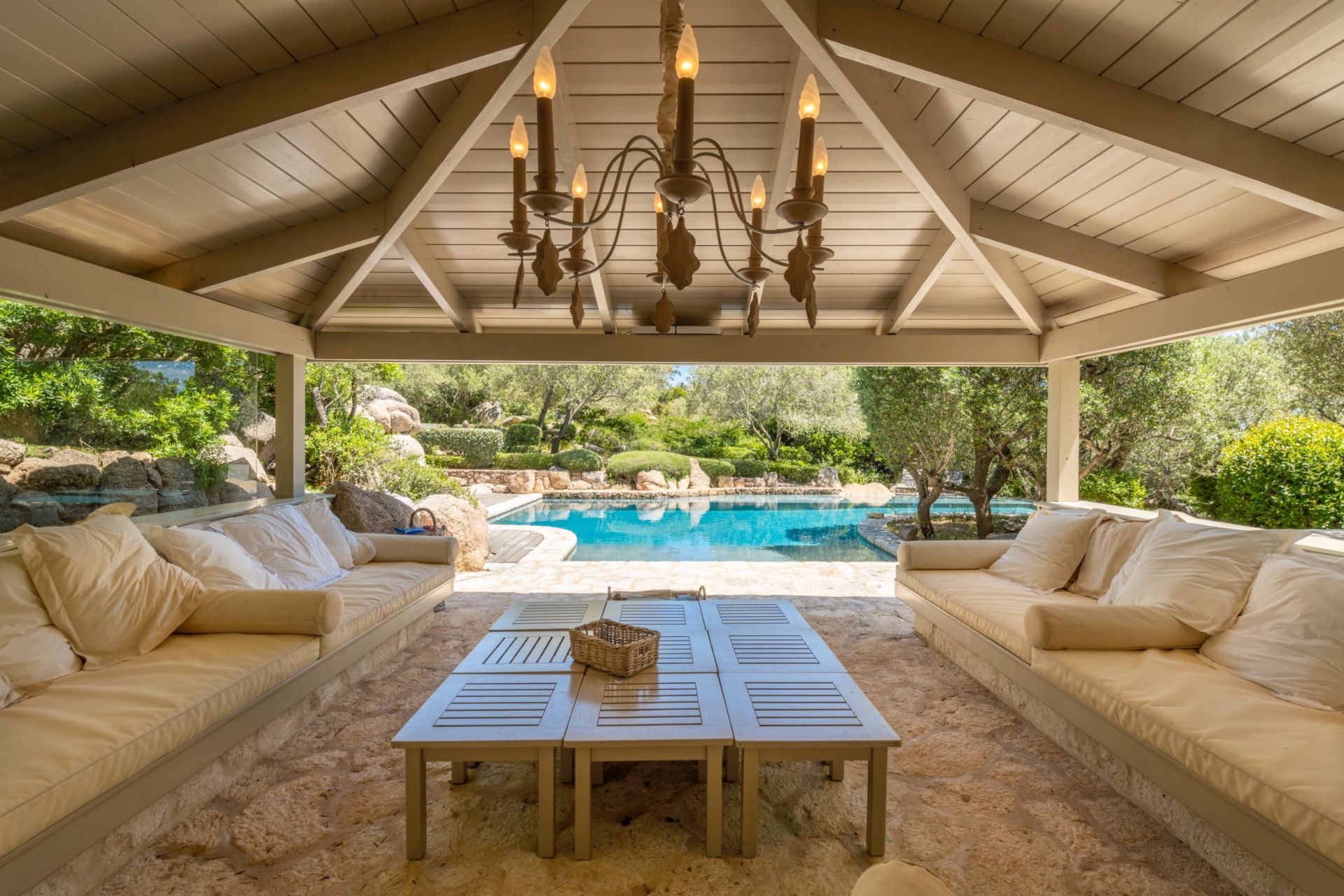 luxury villa 7 Rooms for seasonal rent on BONIFACIO (20169)