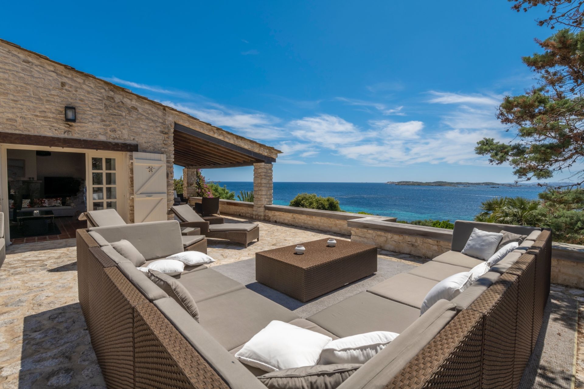 luxury villa 7 Rooms for seasonal rent on BONIFACIO (20169)