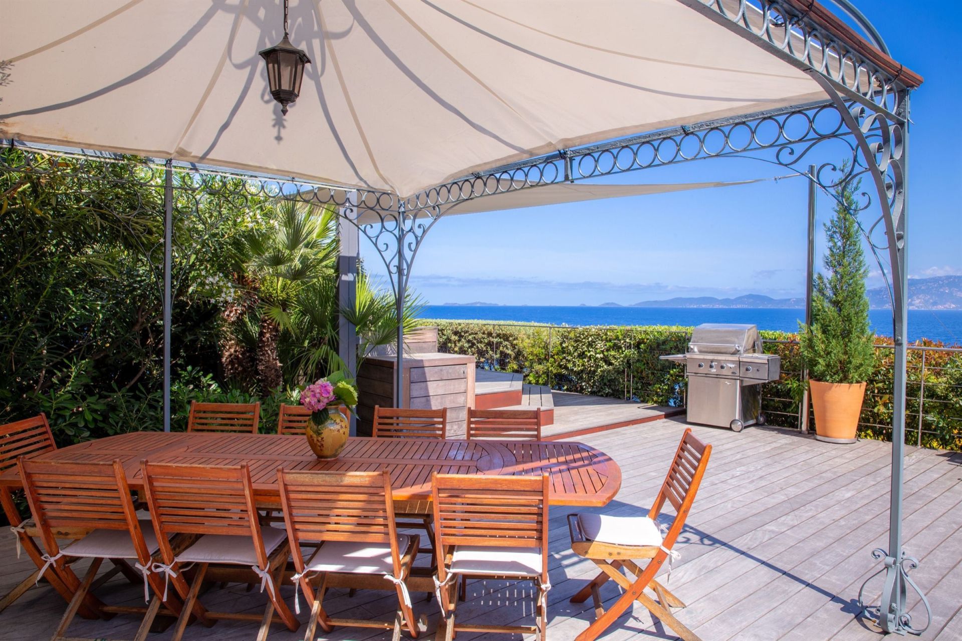 villa de luxe 10 Pièces en location saisonnière sur AJACCIO (20000)