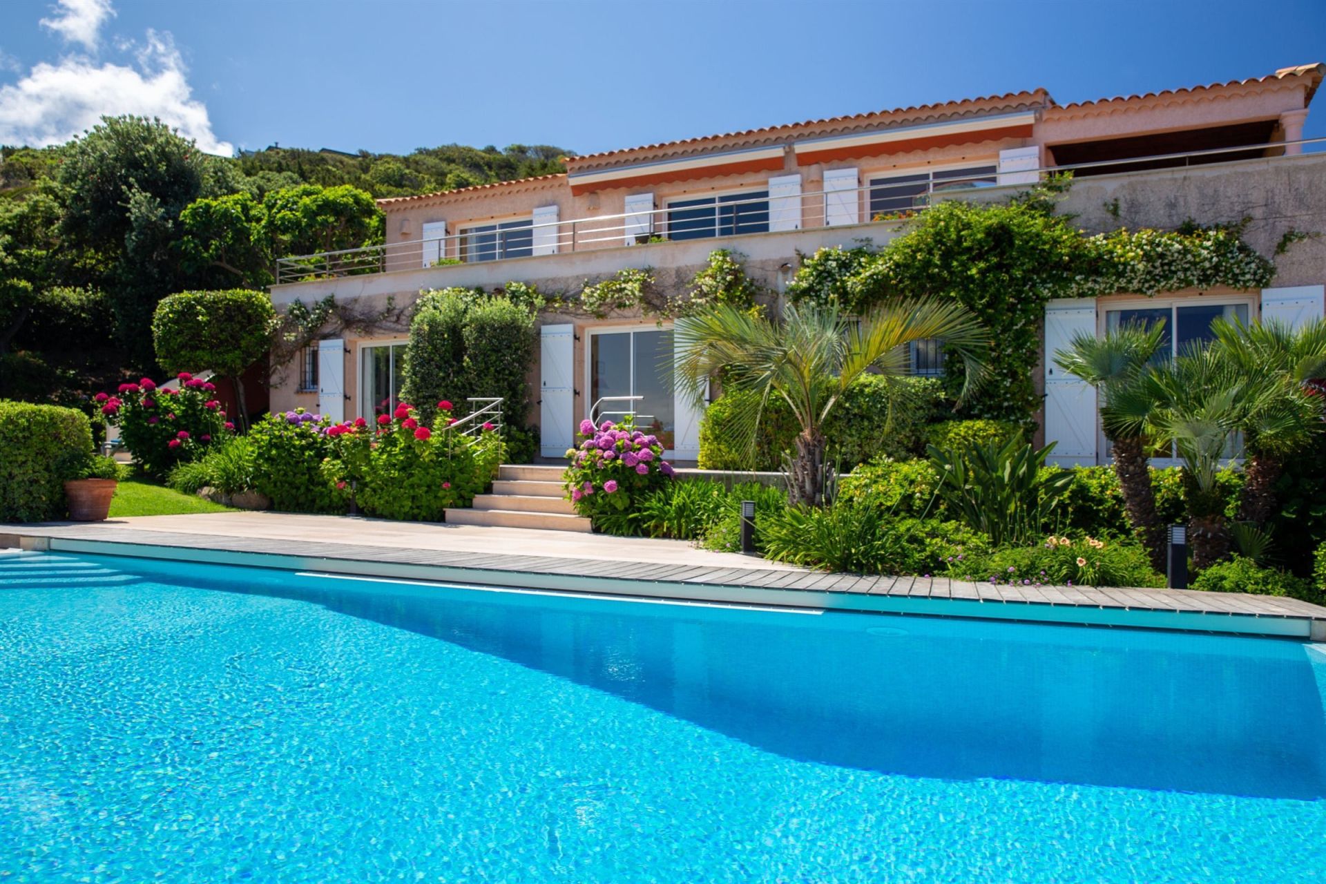 villa de luxe 10 Pièces en location saisonnière sur AJACCIO (20000)