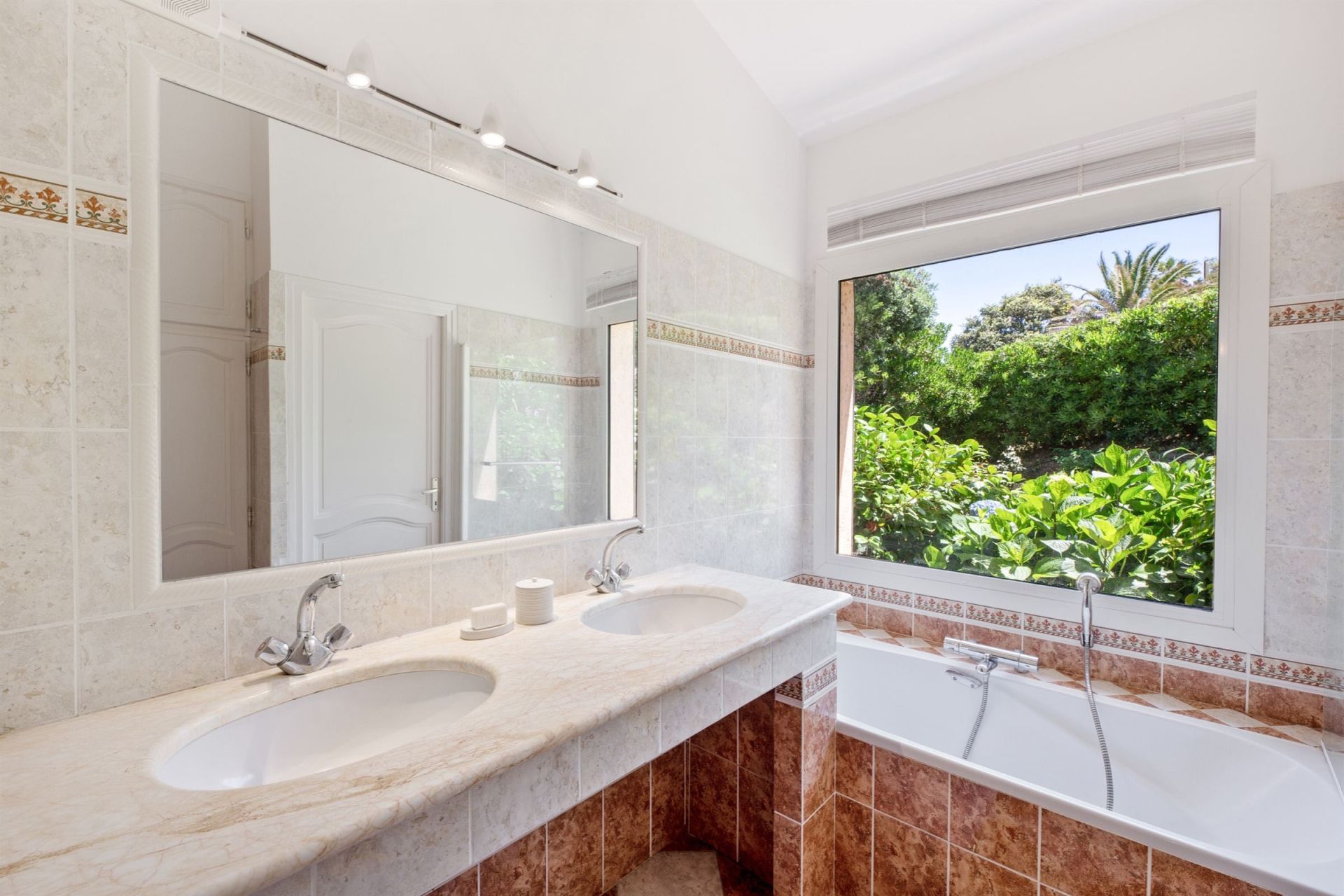 villa de luxe 10 Pièces en location saisonnière sur AJACCIO (20000)
